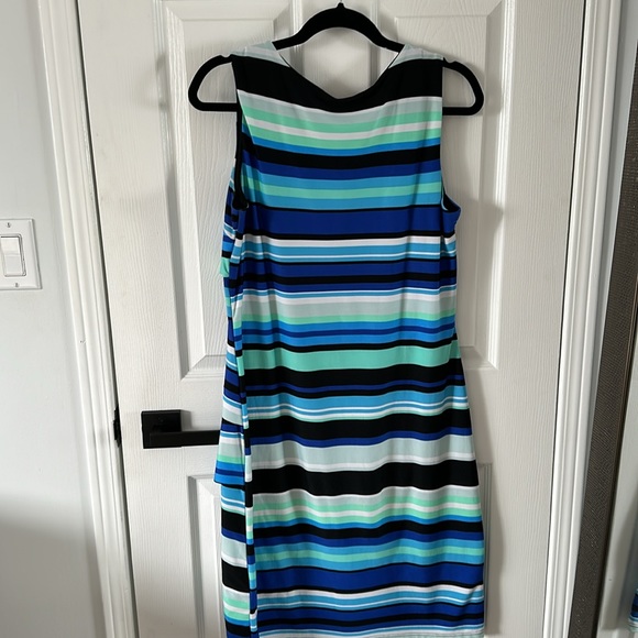 Flirty beach coloured summer dress - Picture 3 of 4